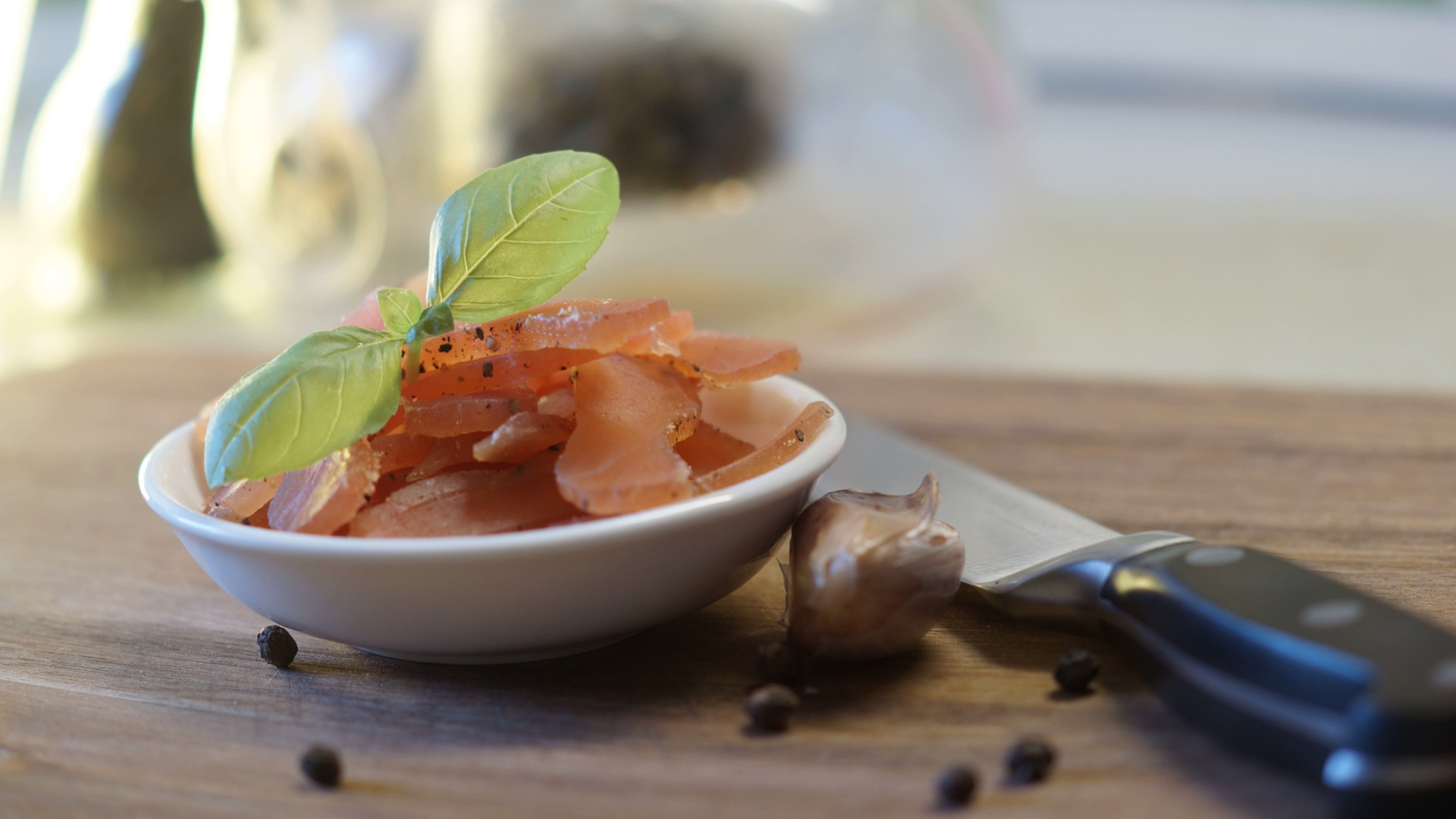 Вкусная бастурма с чесноком и перцем