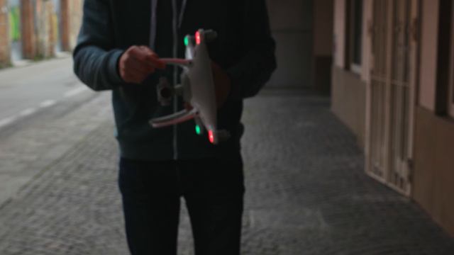 Come attivare il DJI Phantom 4 ed effettuare il primo volo - Tutorial смотреть онлайн