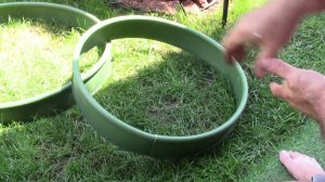 Монтаж бордюрной ленты на газоне