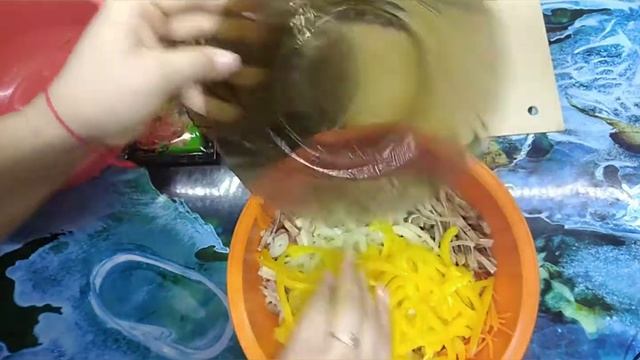 Морковка по-корейски свиными ушками смотреть онлайн