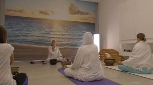 4 упражнения для счастья. Белая студия