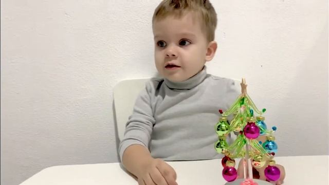 Новогодняя елка для мышки. Новый год. Даня и хомяк Наряжают елку. В лесу родилась елочка. смотреть онлайн