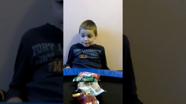 Я отравился харьковскими конфетами и печеньем || Детский канал смотреть онлайн