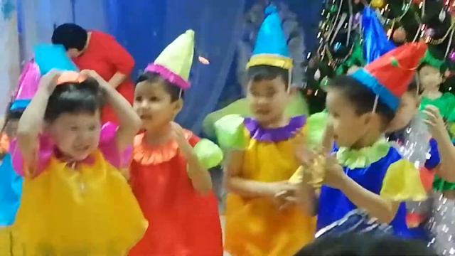 Ерали новый год 2019 танец гномов в смотреть онлайн