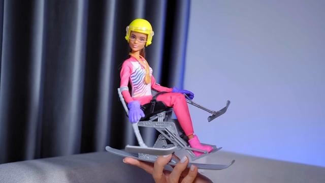 ПАРАЛИЧ у Barbie? Сидячая лыжница на МОНОЛЫЖЕ Para Alpine Skier: обзор и распаковка куклы смотреть онлайн
