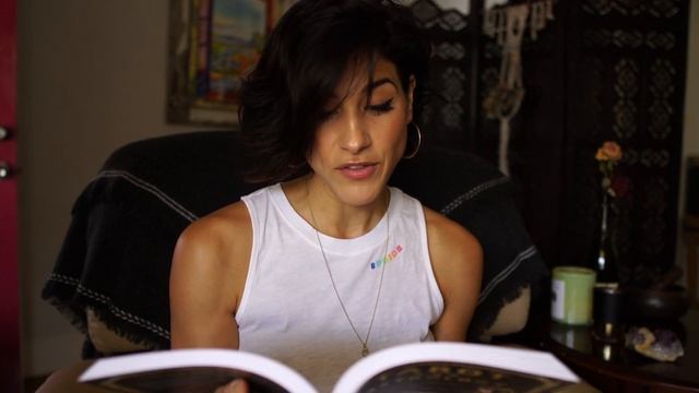UNBOXING Tarot Books , Elle Qui, The Lightworker Oracle, Isis Oracle, Journey of Love & MORE! смотреть онлайн