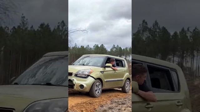Destroying a Kia Soul #kia#offroading#newvideo#comingsoon смотреть онлайн