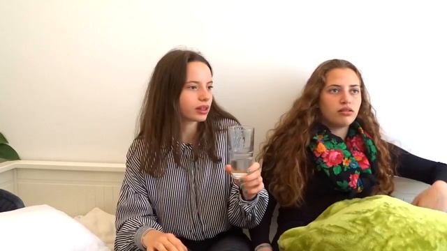 ☜ ИНОСТРАНЦЫ ПРОБЮТ РУССКУЮ ЕДУ И СЛУШАЮТ МУЗЫКУ ?☞