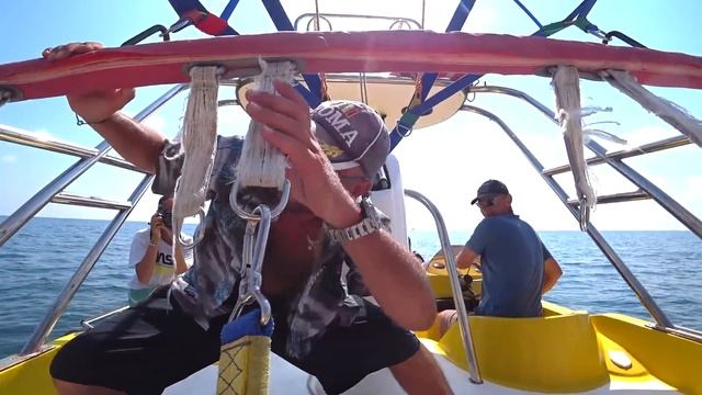 СЕРЫЙ VS ДЯДЯ ЮРА ПАРАШЮТЫ В ДВОЕМ / БРИГАДУ В ГЕЛЕНДЖИКЕ ОДЕВАЕМ В БУТИКЕ смотреть онлайн