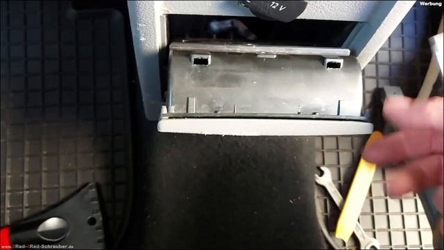 Handbremse einstellen + Getränkehalter / Bechhalter ausbauen beim VW Caddy / Touran смотреть онлайн