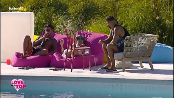 2016-06-09 21:47 -- Atitude de Alexandra é louvada