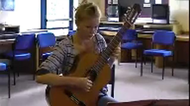 Emily Duncan Playing Tango Esta Noche смотреть онлайн