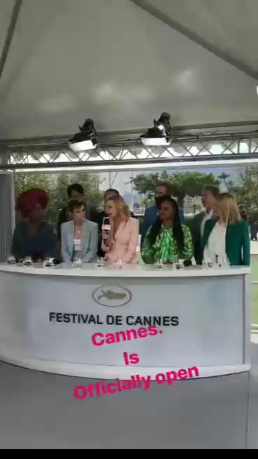 Интервью жюри после фотоколла смотреть онлайн