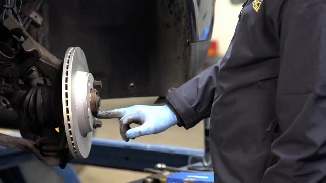 How to Change Front Brake Discs & Pads смотреть онлайн