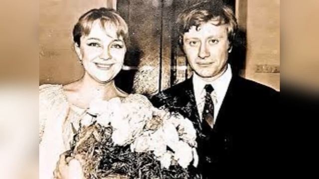 Ему было 68, ей 22, но прожить вместе им было не суждено. Она встретила Миронова смотреть онлайн