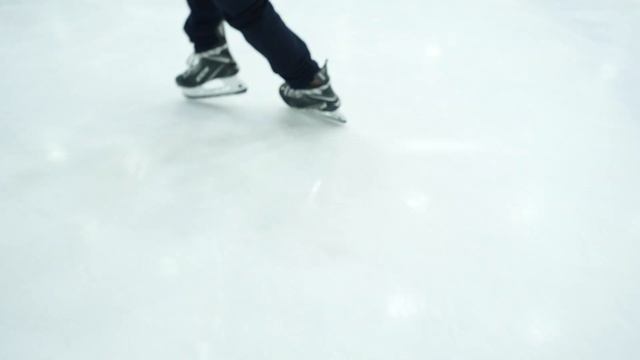 Урок хоккея. Катание на ребре конька. смотреть онлайн