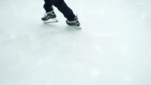 Урок хоккея. Катание на ребре конька.