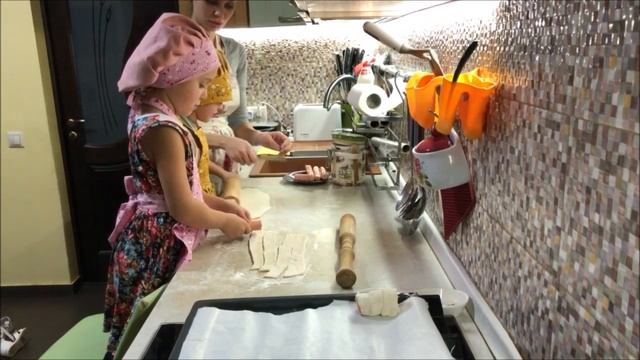 сосиски в тесте от Поварят смотреть онлайн