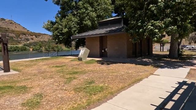 Дорога в Монтерей. Остановка на ланч у Пирамдного озера. Обзор гостиничного номера смотреть онлайн