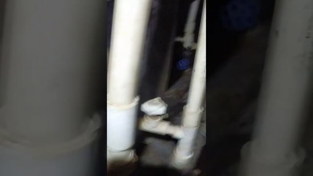 Слесарь ЖЭУшник. Устранение течи. Locksmith ZhEUshnik. Leak repair. смотреть онлайн