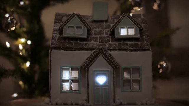 Projection Mapped Gingerbread House | Luma Bakery смотреть онлайн