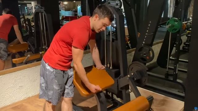 Сгибание голени лежа / сгибание ног лежа смотреть онлайн