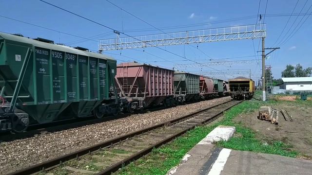 "Гость с Октябрьской ж/д!" Электровоз ВЛ10-1462 с грузовым поездом, ст. Киржач, БМО ж/д. смотреть онлайн