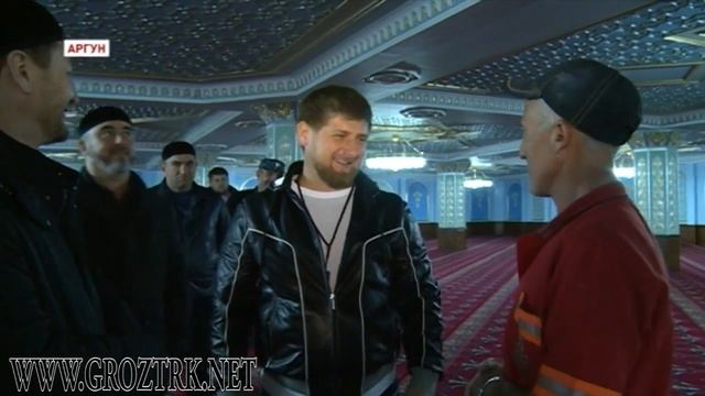 Р. Кадыров проверил ход строительства центральной мечети в Аргуне смотреть онлайн