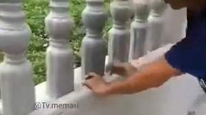 Монтаж бетонных балясин на заборе .