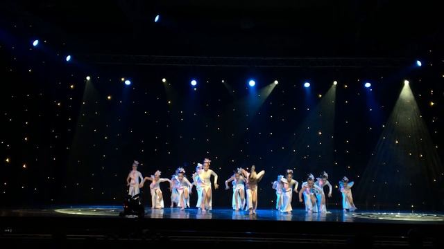 Тодес Жуковский. Белые цветы. смотреть онлайн