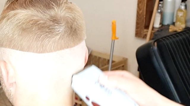 side-part with mid fade /// сайд-парт и средний фэйд /// мужская стрижка /// как подстричь смотреть онлайн