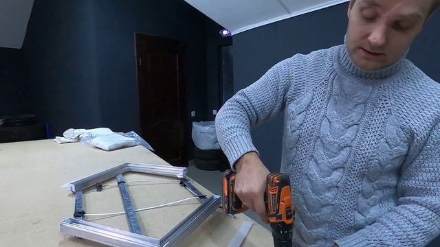 Как вклеить светодиодную ленту в угол световой линии смотреть онлайн