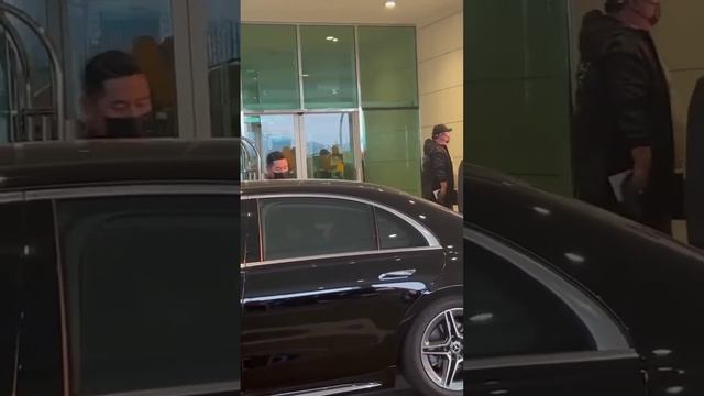 Чонгук закончил свою работу в Катаре и отправился в аэропорт смотреть онлайн