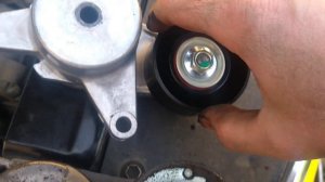 Как заменить натяжитель приводного ремня Киа Рио 4 / Хёндай Солрярис 2