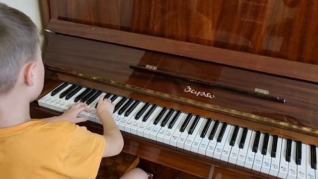 Артоболевская сборник. "Медведь" Г.Галынин. Играет Скобелев Марк, 8 лет смотреть онлайн