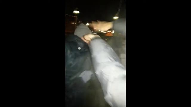 Русская шлюшка танцует на мосту! смотреть онлайн