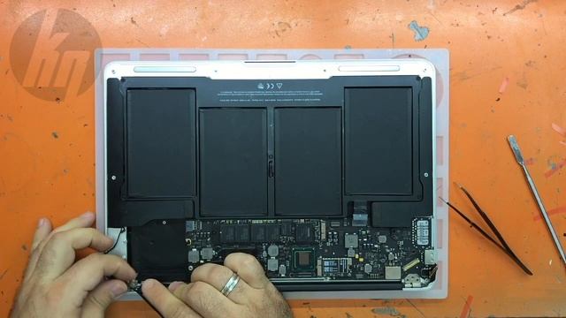 Macbook Air Ekran Değişimi Model A1369- A1466 смотреть онлайн