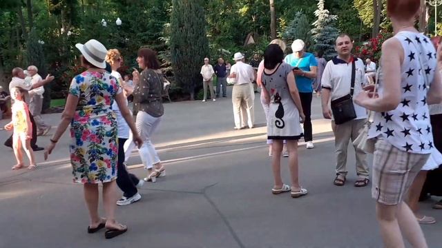 НЕ СПЕШИ СКАЗАТЬ ПРОЩАЙ!??/ТАНЦЫ В ПАРКЕ ГОРЬКОГО ХАРЬКОВ ИЮНЬ 2021 смотреть онлайн
