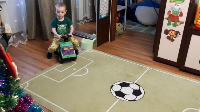 Небольшой кусочек будней. Сварили суп+ поиграли+ выучили дорожные знаки??? смотреть онлайн