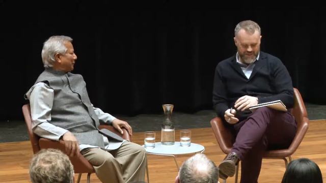 Nobel Laureate Muhammad Yunus on the Emerging Role of Social Businesses смотреть онлайн
