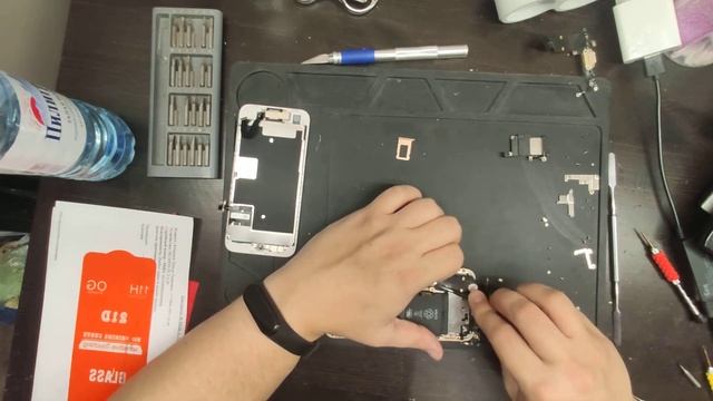 iPhone 8 замена шлейфа с разъемом зарядки и микрофоном смотреть онлайн