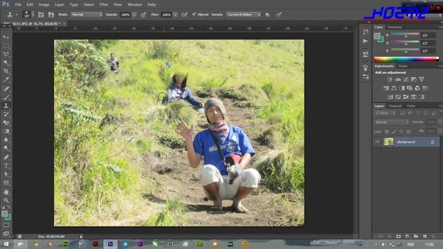 CARA MENGHILANGKAN ORANG DALAM FOTO (photoshop)
