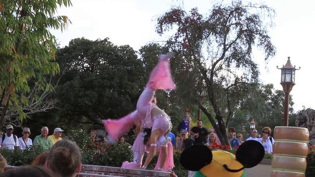Disney World. Orlando. Florida, Развлекательные парки. Китайские гимнастки смотреть онлайн