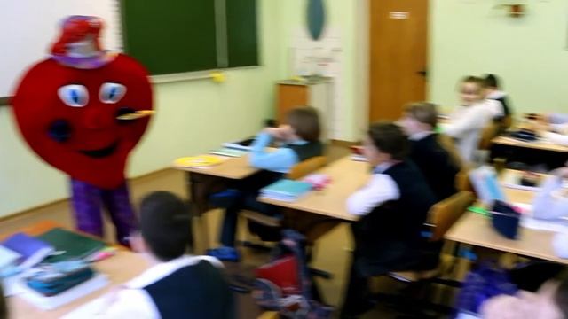 Живая открытка Сердце поздравляет учителя с Днём рождения смотреть онлайн