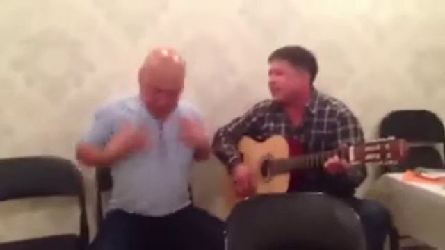 Эмоциональный мужик смотреть онлайн
