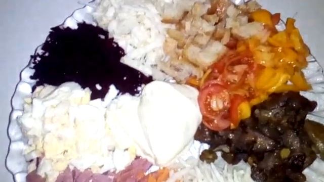 Новогоднее меню: салат" Свинья в огороде!" смотреть онлайн