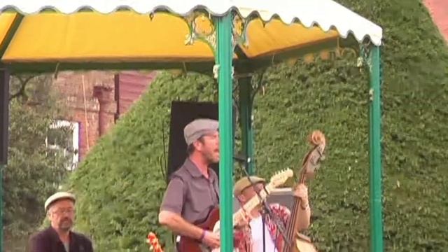 Hampton Court Park - Хэмптон Kорт Парк смотреть онлайн