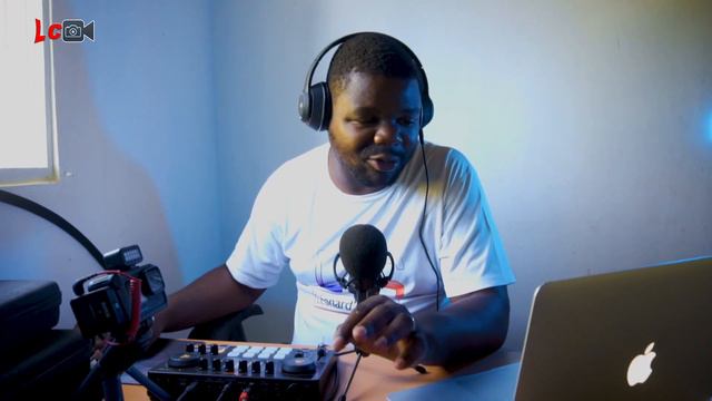 Edel jwenn fanmil sa yo nan vil Okap epi lap rekonpansew ak yon kado pataje video a svp смотреть онлайн