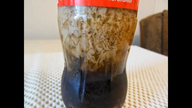 Что будет, если смешать Coca-Coly и молоко??? смотреть онлайн
