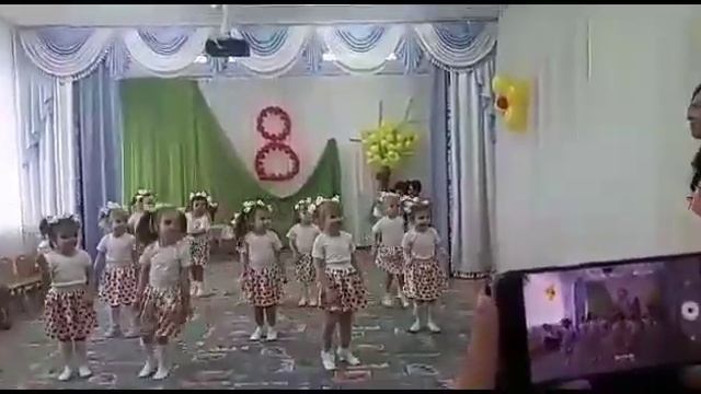 ст. Барсуковская гр.Гномики ,,Я на сцену выхожу" смотреть онлайн
